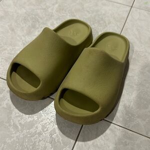 Yeezy slides kids
